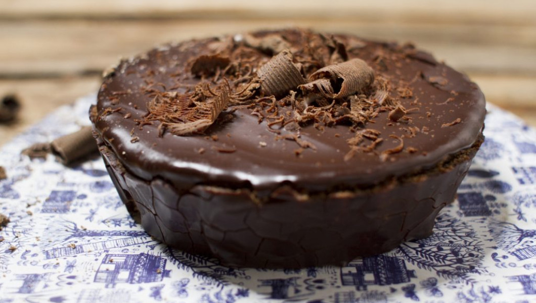 Tarta de Oreo rellena de crema pastelera Tarta de Oreo rellena de crema pastelera