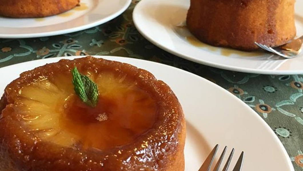 Torta de piña con sirope de ron acaramelado, de María Carolina Izquiel Torta de piña con sirope de ron acaramelado, de María Carolina Izquiel