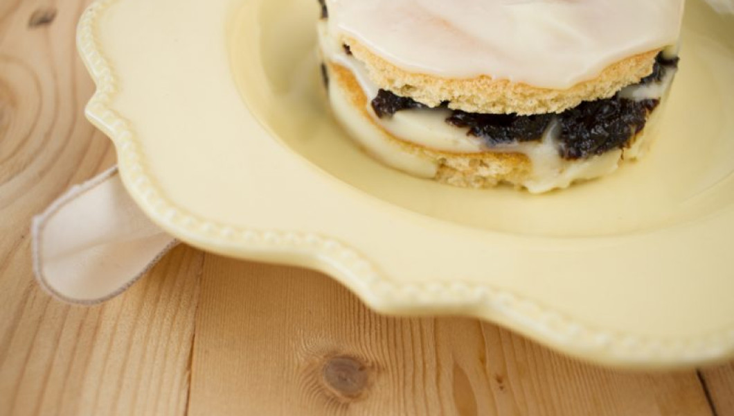 Torta Real (dulce de ciruelas pasas con natilla y bizcochuelo) de Armando Scannone Torta Real (dulce de ciruelas pasas con natilla y bizcochuelo) de Armando Scannone