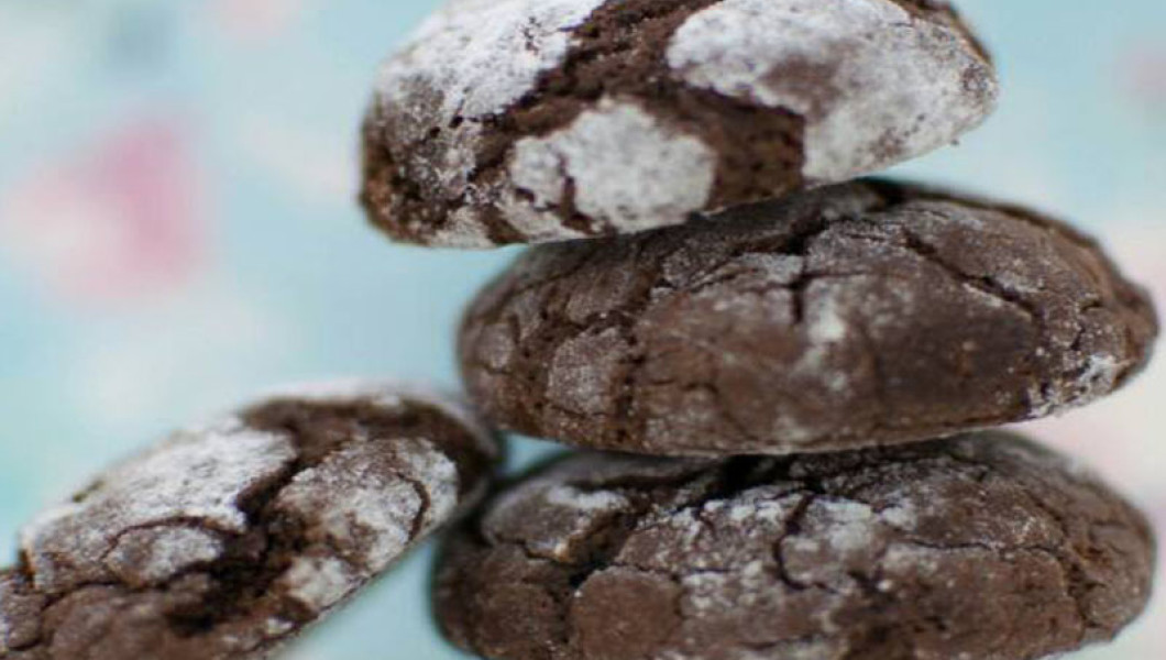 Bocaditos craquelados de chocolate (Galletas craqueladas de chocolate) de Maite Caridad Bocaditos craquelados de chocolate (Galletas craqueladas de chocolate) de Maite Caridad