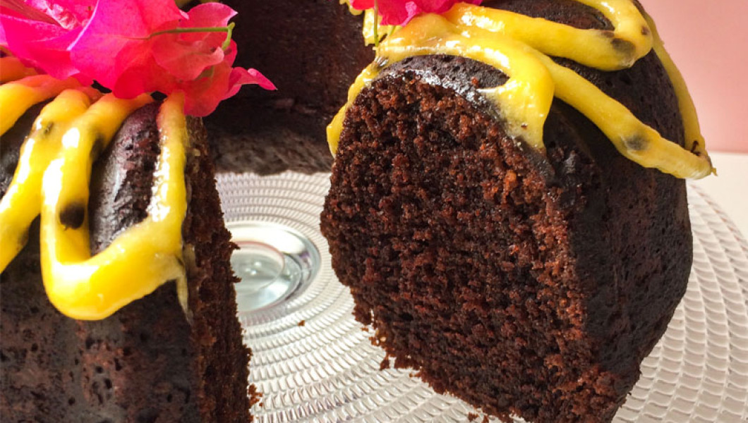 Bundt cake de chocolate con curd de maracuyá, de Karen Pereira Bundt cake de chocolate con curd de maracuyá, de Karen Pereira