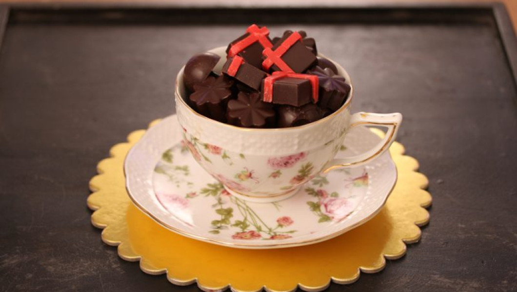 Cómo hacer bombones rellenos de ganache de miel Cómo hacer bombones rellenos de ganache de miel